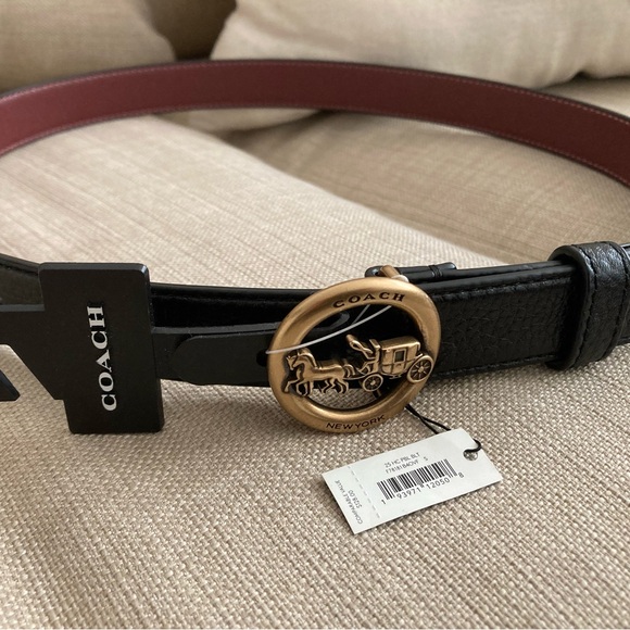 Brand new with tag Coach Horse and Carriage Leather Belt with Gold Emblem Buckle main image 4